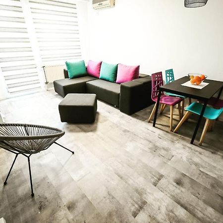 Chill Out Apartment Novi Sad Buitenkant foto